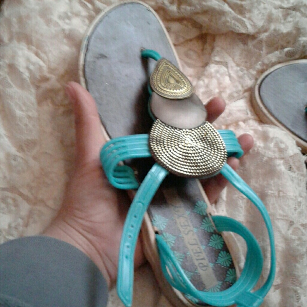 Sandals - Picture 2 of 4